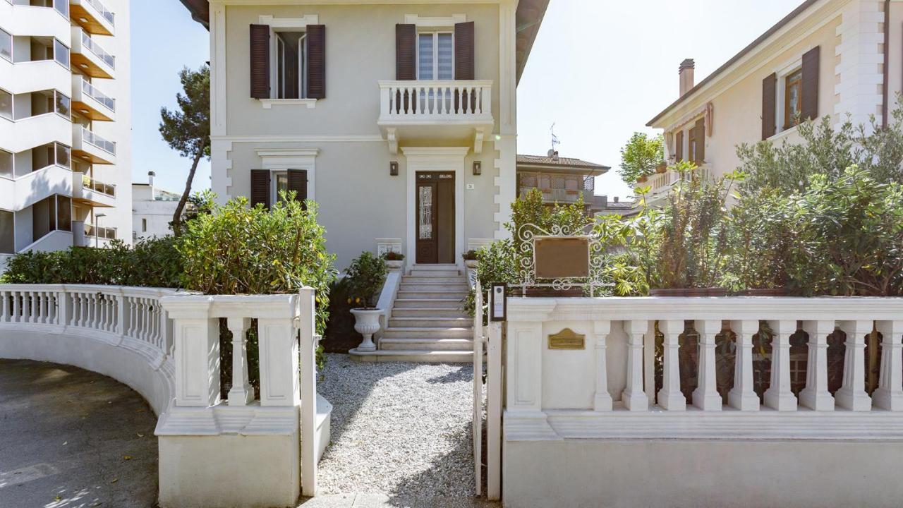 8 Villa *