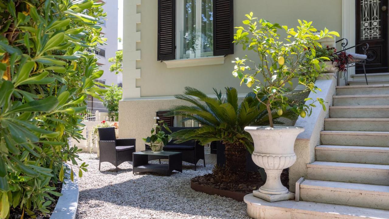 8 Villa